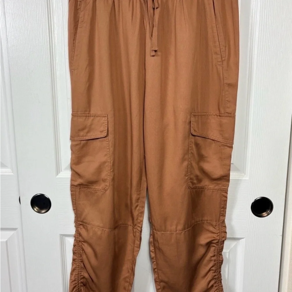 MARTHA by Martha Stewart Relaxed Utility Cargo Pants Turtle Sz L 100% Tencel NEW - Picture 4 of 4